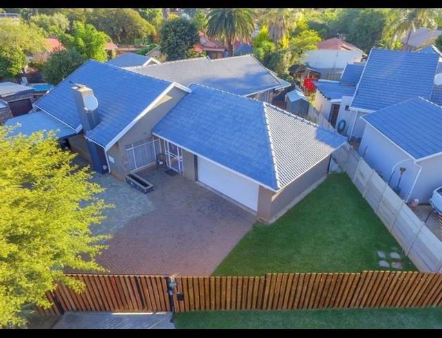 3 BEDROOM FREEHOLD FOR SALE IN RANDHART